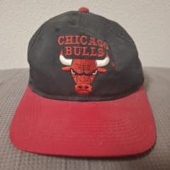 【値下げ中】CHICAGO BULLS キャップのサムネイル