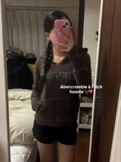 希少00sAbercrombie & Fitchブラウン パーカー　海外ガールのサムネイル