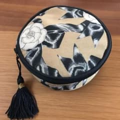 CHANELカメリア柄ポーチのサムネイル