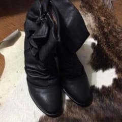 女性レザーショートブーツのサムネイル