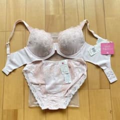 ワコールブラジャーショーツ上下セット　女神のヒミツC75-L 未使用品☆ ワコール 女神のヒミツ C80ブラ＆ Lショーツ - メルカリ