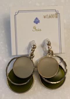 新品 グリーンとクリームとゴールドの3重円形イヤリング 秋冬 アクセサリー小物