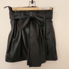 ZARA/レザーショートパンツのサムネイル