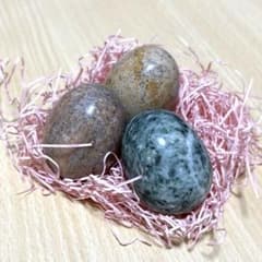玉子形の石３個のサムネイル