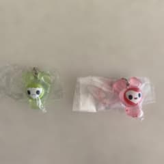 キャラクターキーホルダーセット（緑、赤）のサムネイル