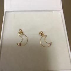 k18ピアス　月のような　形してますのサムネイル