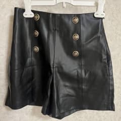 ZARA ブラックレザー風ショートパンツ XSのサムネイル