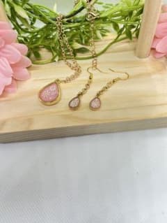 rose jardin ハンドメイド　ネックレスピアスセットのサムネイル