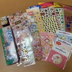 缶ペンケースとクリームシチュー消しゴムとシールのおまとめのサムネイル