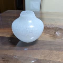 ガラス製 フラワーベース 花瓶 ホワイト 気泡入り - メルカリ