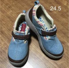 スニーカーのサムネイル