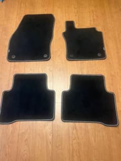 【新品未使用】フォルクスワーゲン純正フロアマットゴルフトゥーラン用のサムネイル