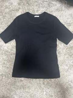 GU ジーユー　黒Tシャツのサムネイル