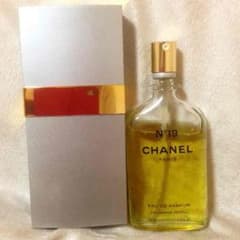 CHANEL No19 オードゥ パルファムのサムネイル