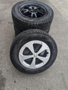 プリウス30後期　純正ホイール　ピレリスタッドレスタイヤ195/65R15　4本のサムネイル