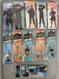 Jujutsu Kaisen long can badges and keychains (sold individually)