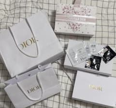 Dior ギフトボックス サンプル付きのサムネイル