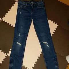 ZARAのデニムパンツのサムネイル