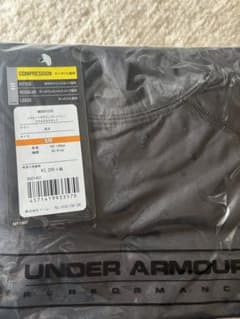 新品アンダーアーマーUAヒートギア半袖　S M ブラックのサムネイル