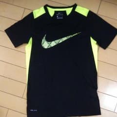 美品 ナイキ ジュニアTシャツ Sサイズのサムネイル