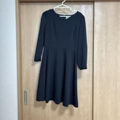 黒 Vネック ひざ丈ワンピース 長袖のサムネイル