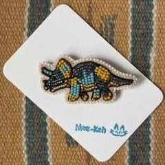 ハンドメイド(大)⁂ビーズ刺繍ブローチ⁂トリケラトプス 恐竜のサムネイル