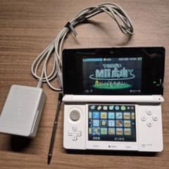 ニンテンドー3DS 本体 ホワイト＋充電器のサムネイル