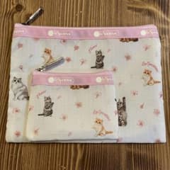 MAQUIA4月号付録LeSportsac 猫柄ポーチセットのサムネイル