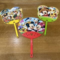 新品 ディズニー 裏も可愛いデザインうちわ 3枚 - メルカリ