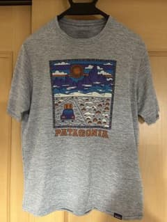 Patagonia グラフィックTシャツ Sサイズ グレーのサムネイル