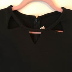 黒のノンスリーブワンピースのサムネイル