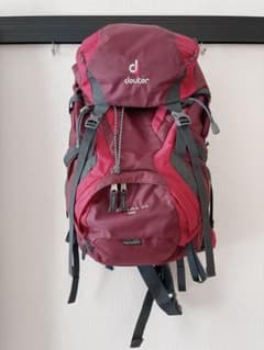 Excellent condition Deuter Futura 24SL hiking backpack for women.