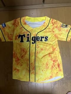 阪神タイガース ユニフォーム 黄色 炎柄のサムネイル