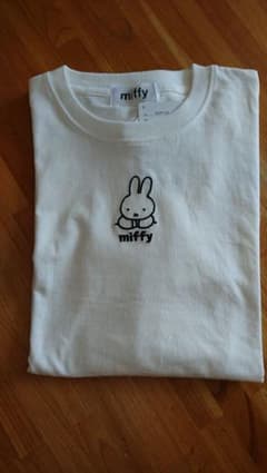 ⚛️ミッフィー(≡・x・≡)ワンポイント長袖Tシャツのサムネイル