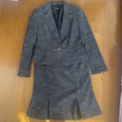 レディーススーツのサムネイル