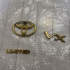 ランクル100リヤゴールドエンブレム VX LIMITED - メルカリ