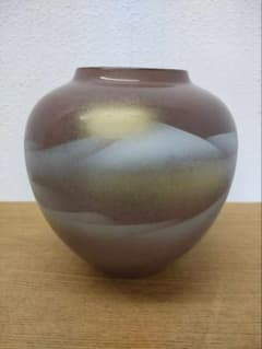 九谷焼　阿古　陶器　花瓶　フラワーベース　小豆色に白と金のグラデーション 九谷焼 阿古 陶器 花瓶 フラワーベース 小豆色に白と金の