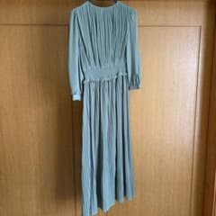 ZARA プリーツロングワンピース グリーン Sのサムネイル