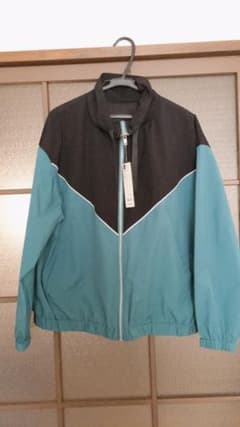 ナイロンジャケット 新品未使用のサムネイル