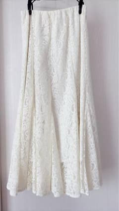 【美品】FENNEL アイボリー レースフレアスカートのサムネイル