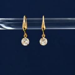 ガラス　揺れる フックピアス ゴールド　お呼ばれのサムネイル