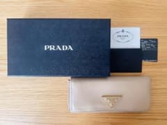 PRADA ベージュ 長財布のサムネイル