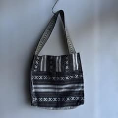 幾何学模様ショルダーバッグ ブラックホワイト - メルカリ