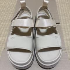 UGG ゴールデングロウ サンダル 24cm 厚底スポーツサンダルのサムネイル