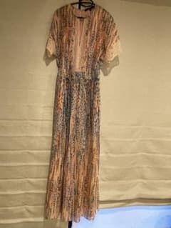 BCBGMAXAZRIA花柄マキシドレス 半袖 背中胸元あき1ヶ所難あり最終価格 BCBGMAXAZRIA花柄マキシドレス 半袖 背中胸元あき1ヶ所難あり - メルカリ