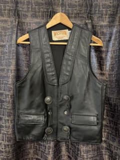 Schott WESTERN コンチョ付レザーベスト サイズS Schott】 コンチョベスト ブラック サイズM - メルカリ