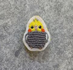 オカメインコ 刺繍 ブローチ ハンドメイド　目まんまる　ノーマルのサムネイル