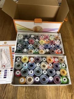 New brothread 100%ポリエステルミシン刺しゅう糸 63色のサムネイル