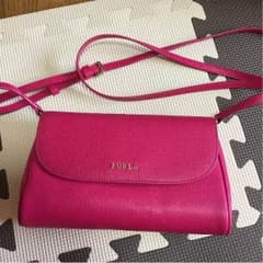 3日間限定値下げ！FURLA ポシェットのサムネイル