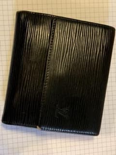 ルイヴィトン　エピ　二つ折り財布　黒のサムネイル